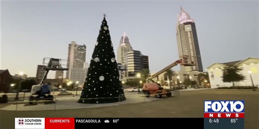 It’s beginning to look like Christmas in downtown Mobile