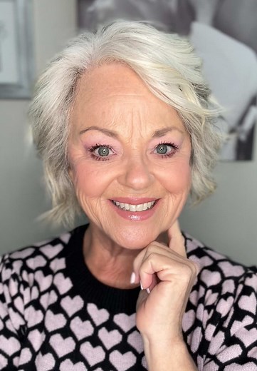 Romantic Valentine’s Makeup Look for Women 50