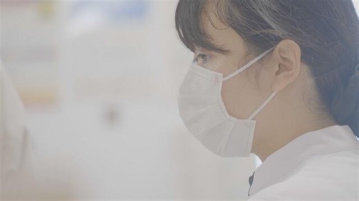 【情報更新②】ナレーションは斉藤由貴さんに緊急決定！放送間近「愛してるよ、カズ」20年後の物語　亡き兄がつけた妹の名前、葬儀の日に生まれた花香さんは医師への道へ/全国の放送日時一覧　（ＮＣＣ長崎文化放送）｜ｄメニューニュース