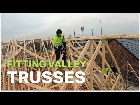 HOW TO - FIT VALLEY TRUSSES! (Roofing Carpentry in the UK) 🔨