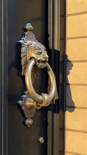 Why Do New Yorkers Love Their Brownstone Blocks So Much?