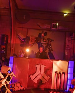 It’s Wednesday and you all know what’s up! We’ve got some new Defqon.1 at Home sets waiting for you on Q-dance Network. Warn your neighbours and crank up the volume as the following sets are now available: 🙏 Frontliner 💣 Malice 🔊 DJ Vince | Defqon.1