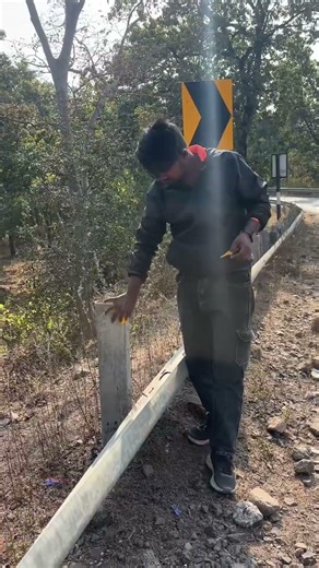 Dangerous turn or reflectors #teamwork #roadsafety #roadawareness