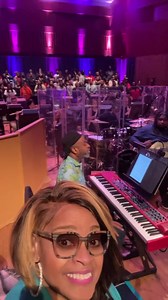Who dose “Hallelujah” with an Orchestra 🤷🏽‍♀️🙏🏽 | Karen Clark Sheard