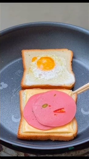 Easy Bread Hack! Egg in a Hole 😋 #fyp #cooking #breakfastfood #sandwich #shorts