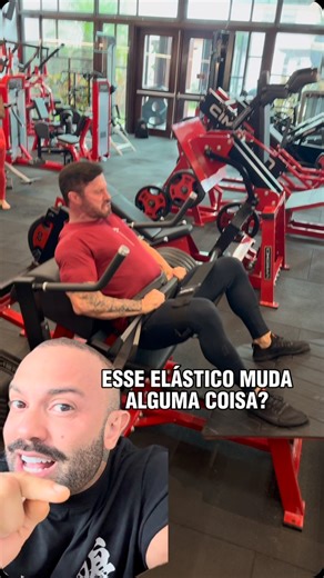 LUIZ SALLES on Instagram: "Comenta: Por que você põe o elástico no joelho na elevação? A gente sempre pensou que seria para pegar mais glúteo médio não é mesmo? Será que isso realmente acontece? Um estudo recente verificou a ativação de glúteo médio e máximo adicionando ou não elástico na elevação. O que vimos? Que a ativação do glúteo médio não aumenta. O que aumenta é o glúteo máximo na sua parte alta que também trabalha com abdução do quadril. Por que? Inibição recíproca pela ação sobre os ad