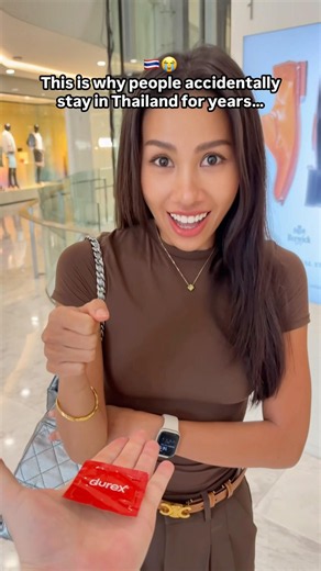 Walk in Bangkok #bangkokcity #walkingtour #nightwalk #thailand #travel #ninacola #shorts