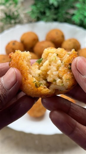 Basi Bhaat Diye Darun Tasty Snacks (Left over rice recipe)#food #homecuisine #recipe #foodpassion