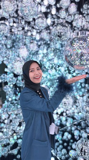 Syara Nashya Audina on Instagram: "Grateful for everything 2025 gave me. Bismillah, believing 2026 will be greater ✨ #2026 #newyear #newyear2026 #ophelia"