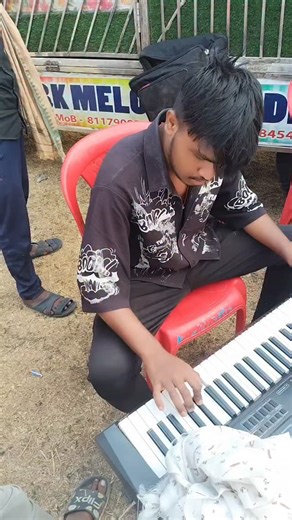 __MR_🤓____ GAJJU on Instagram: "Saj naa 😃 ending #rimix @sambalpuri #trendingreels❤️❤️❤️❤️ #short #video #instadaily . . . . .@keyboad_star_gajju_07"