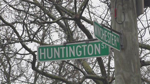 New Haven police seek second suspect after armed robbery on Huntington Street