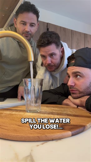 Divertido Momento con la Familia Thomas: ¡A Spill the Water!