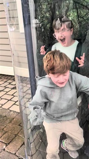 Hurricane Simulator! It's Windy! #hurricane #hurricanesimulator #wind #windy