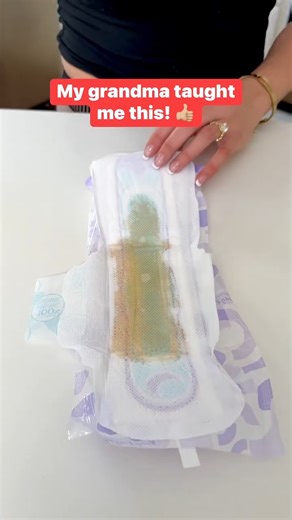 🤯 use a maxi pad and pine sol to keep your trash can smelling fresh! #lifehacks #helpfultips #clean #diy | Hacks with the Blacks