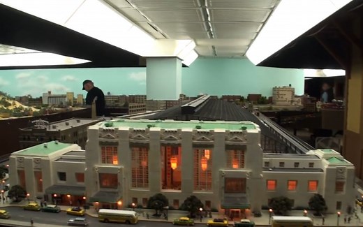 令人敬畏的大型铁路模型沙盘@ Milwaukee with amazing trains