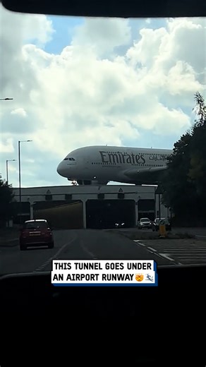 Imagine driving directly underneath a A380... 🤯🛩️ #planespotting #airplane #airbus | UNILAD Tech