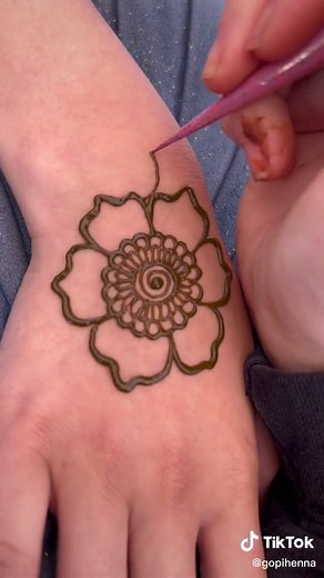 Creative Henna Designs for Beginners