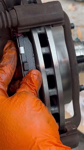 1995-2001 Ford Explorer Front Brake Pads and Rotors Replacement @ElmoMotorWorks