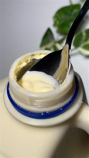Barambah Organics Dairy on Instagram: "Wondering why there’s cream on top of your milk? 🥛 That’s the beauty of Barambah Organics’ non-homogenised process, keeping the milk as natural as it gets. It’s so delicious, we’ve heard that families fight over who gets the first spoonful of that rich, creamy top 🤭"