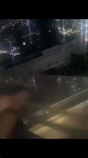 💥🔥 LES ATTAQUES DE DRONES CONTRE LA RUSSIE DEVIENNENT UNE ROUTINE 🥱 🔥🚀 Les « bons drones » ont offert une nouvelle nuit spectaculaire aux habitants de plusieurs villes russes. 📌🛢️ Les canaux pro-russes rapportent que des drones se sont rendus dans la région de Lipetsk. Sur le territoire de la société OOO « Usmanskaïa Neftébaza », dans le village de Streletskie Khoutora, un incendie s’est déclaré. 📌🗣️ Le gouverneur de la région, Igor Artamonov, a confirmé l’attaque de drones et a déclaré