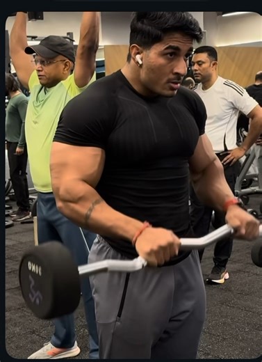 Bodybuilder posing practice 🔥 #shorts #gym