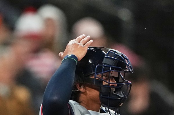 MLB introduces new replay hand signal: two pats on the head
