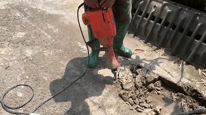 clip-3729003563-construction-worker-using-jack-hammer-concrete-breaker