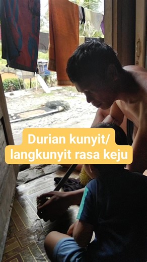 Ardi Ardi Ardi | Durian lokal atau durian kunyit rasa keju. | Instagram