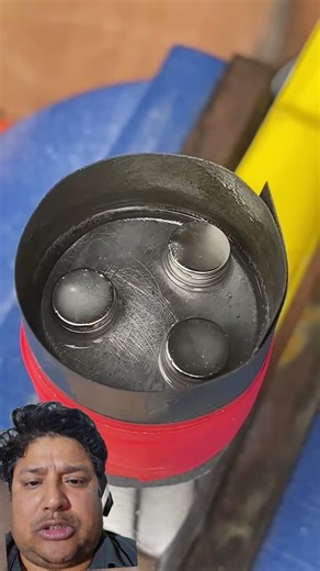 its a great idea hammer with magnet 🧲 #diy #tricks #woodworking #shorts