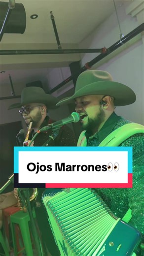 Ojos Marrones👀 | maroon eyes