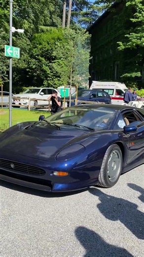 Jaguar XJ220, legendary car, legendary place