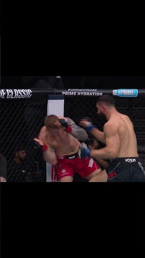 one of the CRAZIEST FIGHTS OF ALL TIME 👀 #ufcshorts