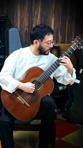 Guitarist plays Bill Evans