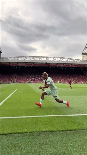 Le but de la victoire de Brunner face à Liverpool (2-3)