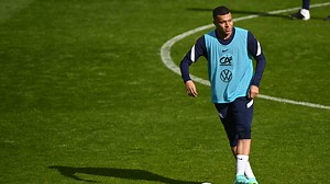 EN DIRECT - Equipe de France: Mbappé a bien participé à l'opération marketing des Bleus ce mardi