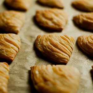 パリパリ食感！イタリア・ナポリの伝統菓子、スフォリアテッラのレシピ - Chicca Food