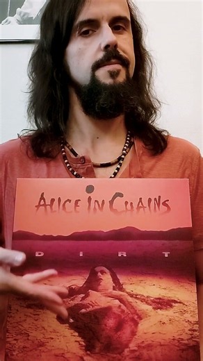 ESSENTIAL: ALICE IN CHAINS
