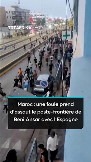 Maroc une foule prend d'assaut le poste frontière de Beni Ansar avec l'Espagne
