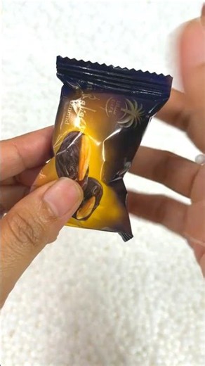 Siafa dates with almond