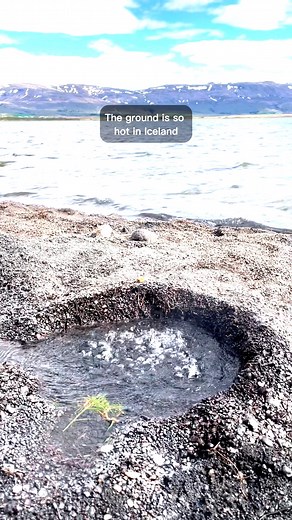 Though Iceland's often freezing cold, the ground in some areas is boiling hot 🥶🥵 Icelandic rye bread is a "must-taste," and by Fontana Laugarvatn in the Golden Circle area, you can even experience how they bake the bread geothermally by burying it in the boiling hot ground 🤯 | Guide to Iceland