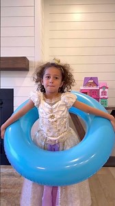 Sierra and Rhia play with colors together - Role Play