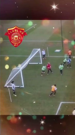 Bố của JJ Gabriel chia sẻ đoạn video ghi lại cảnh cậu ấy tập luyện cùng U18 Manchester United…