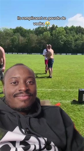 Ce joueur de foot veut ce rafraîchir mais il n'est pas prêt pour ce qu'il l'attend #football #footballtiktok