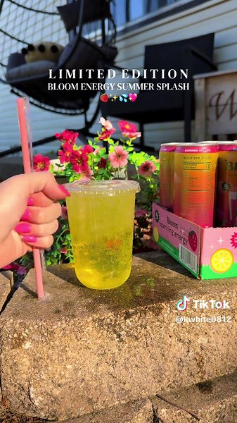 Bloom Summer Splash is the best flavor — prove me wrong☀️🍓💦 @Bloom Nutrition #bloomenergy #bloomsummersplash #tiktokshopstockup