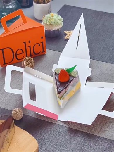 Triangular folding box, with a handle, made of environmentally friendly materials, and easy to transport.#manufacturingbox #cardboxpackagingdesign #giftpackaging #giftbags #paperbox #giftbox