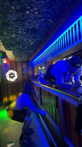 Heidi og Anton varmer opp til Halloweekend! Er du klar for å besøke Heidis’ spøkelseshus?💀 #fyp #foryoupage #foryou #4u #barlife #heidis #heidisbierbar #heidisbierbartoensberg #norsk #humor #satire #brygga
