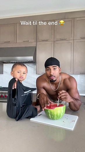 Her facial expressions crack me up #hazeltok #mukbang #eating #watermelon #fyp #dadsoftiktok #PepsiApplePieChallenge