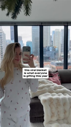 Meet the blanket you’ll never want to give back. Cozy Earth’s Cuddle Blanket is irresistibly soft, perfectly warm, and made for nonstop lounging. | Cozy Earth