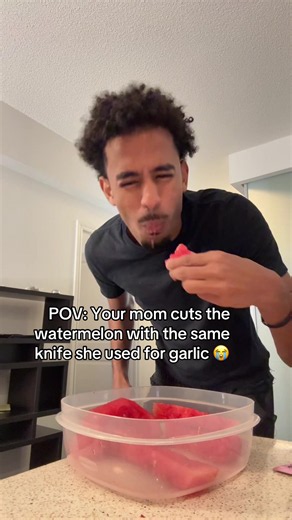 Mom didn’t rinse the knife before cutting the watermelon #fyp | Cutting A Watermelon