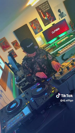 Are you ready for a new sound? Another Tech House mashup from a DJ kid trying to revolutionize Electronic Music with pure Creativity and energy. I’m here to surprise you with new creations from my “crazy brain” 😅 NextGen Rave vibes, EDM pressure, no copy-paste. This is just the beginning. What do you think? ⚡ #dj #techhouse #mashup #edm @alphatheta_emea @bape_europe